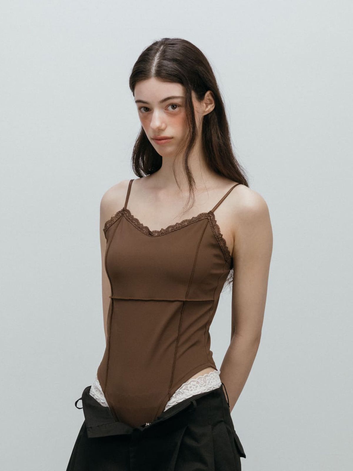 모이페어(MOIFAIRE) LACE SLEEVELESS TOP / BROWN