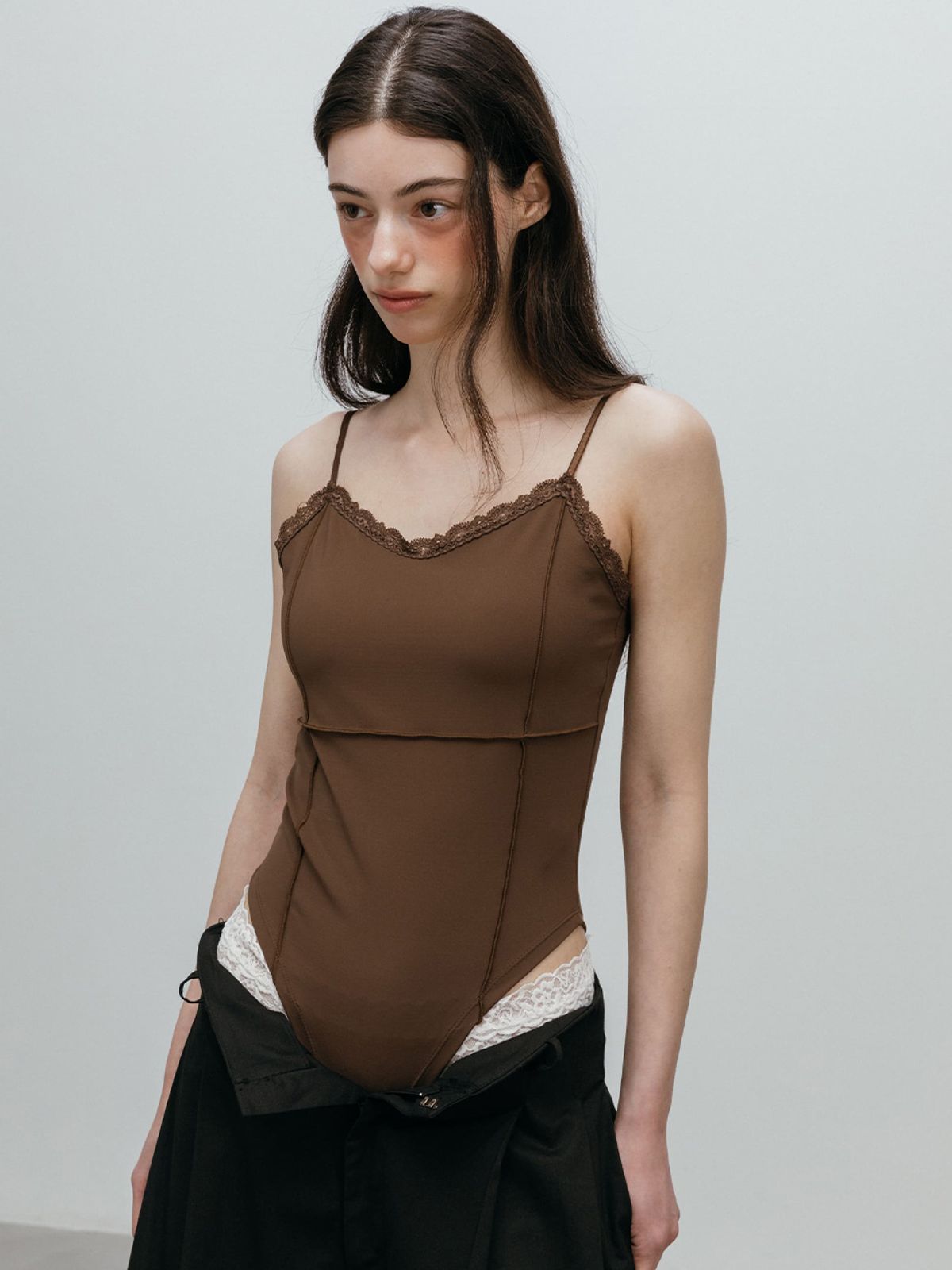 모이페어(MOIFAIRE) LACE SLEEVELESS TOP / BROWN