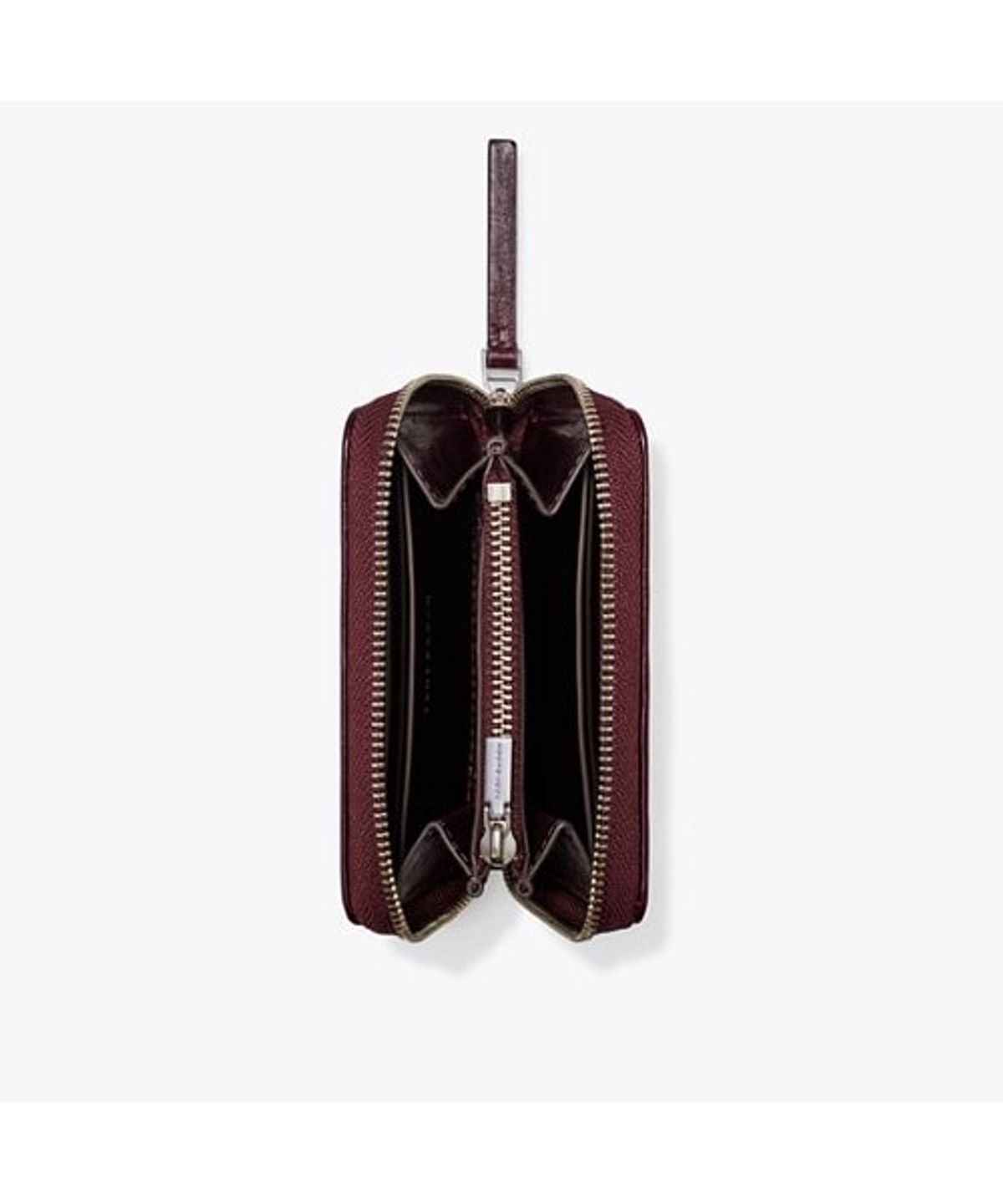 토리버치(TORYBURCH) 키라 다이아몬드 퀼트 디스트레스드 스몰 집 어라운드 월렛 - 다크 카민