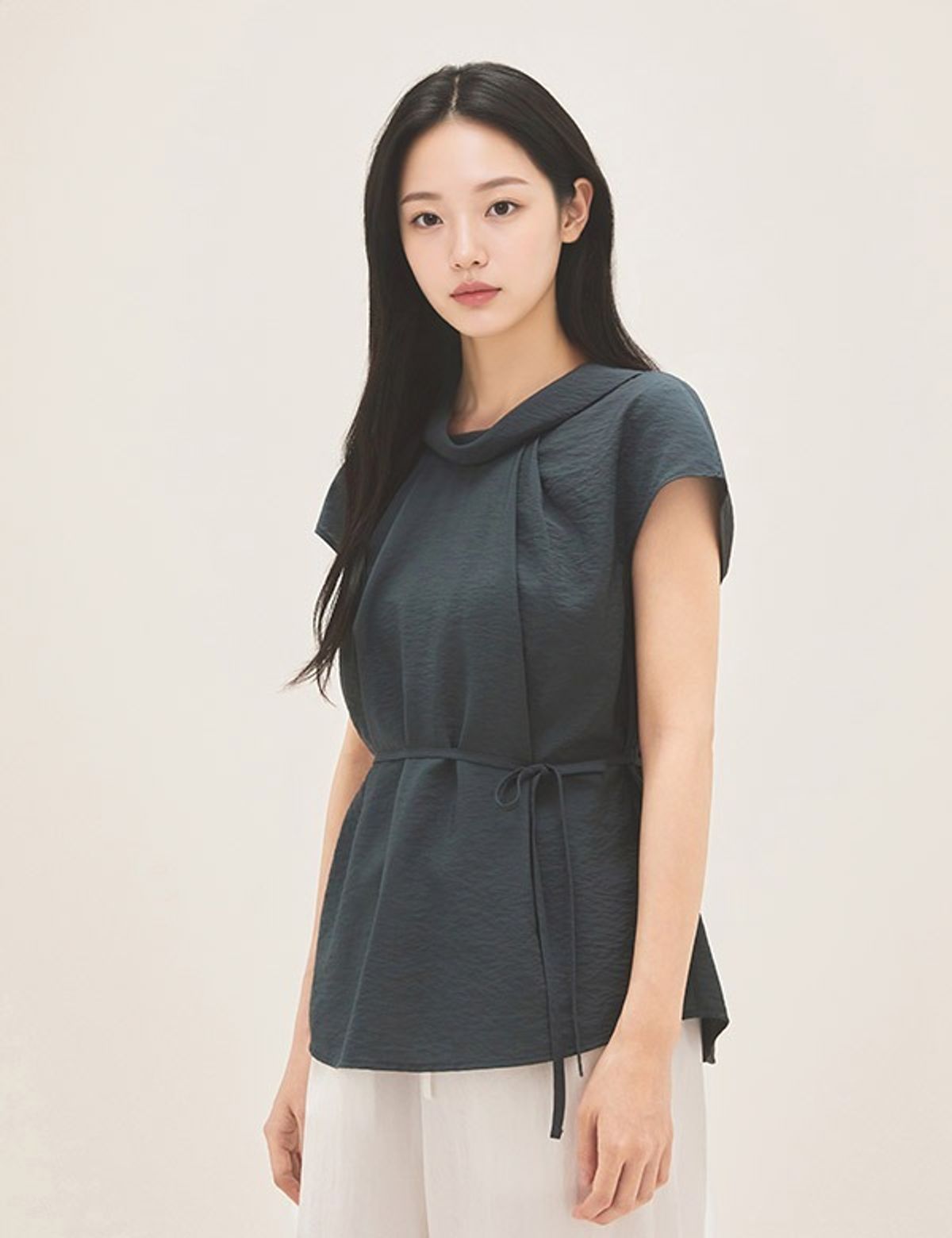 로엠(ROEM) 하이넥 캡소매 블라우스 RMBLG26RT3