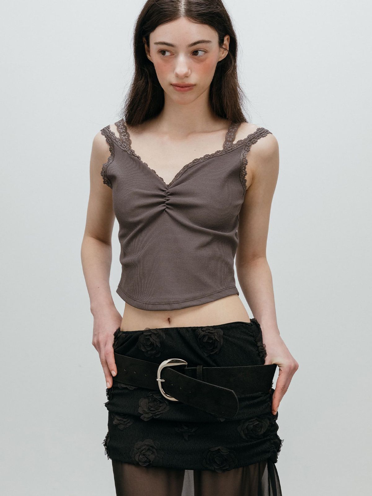 모이페어(MOIFAIRE) DOUBLE LACE SLEEVELESS / CHARCOAL