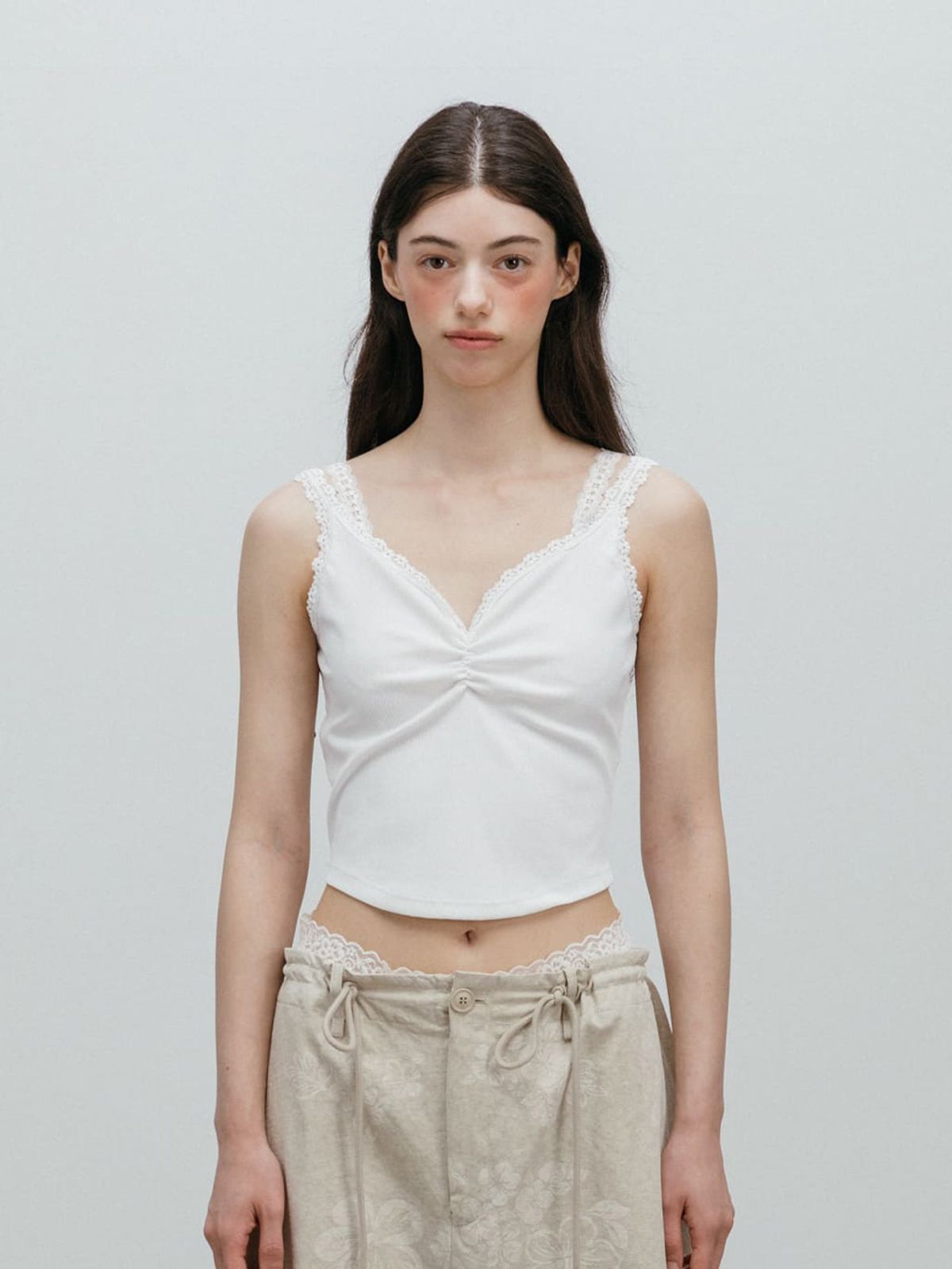 모이페어(MOIFAIRE) DOUBLE LACE SLEEVELESS / WHITE