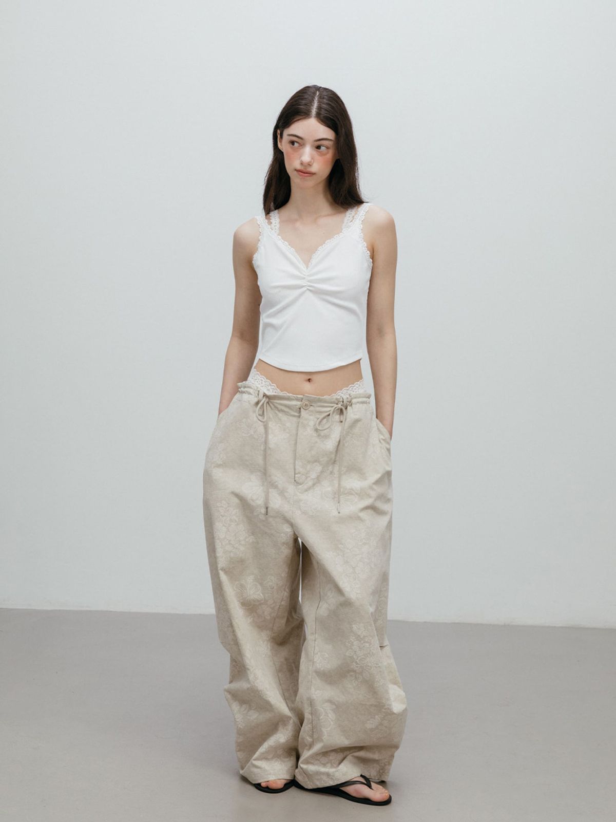 모이페어(MOIFAIRE) DOUBLE LACE SLEEVELESS / WHITE