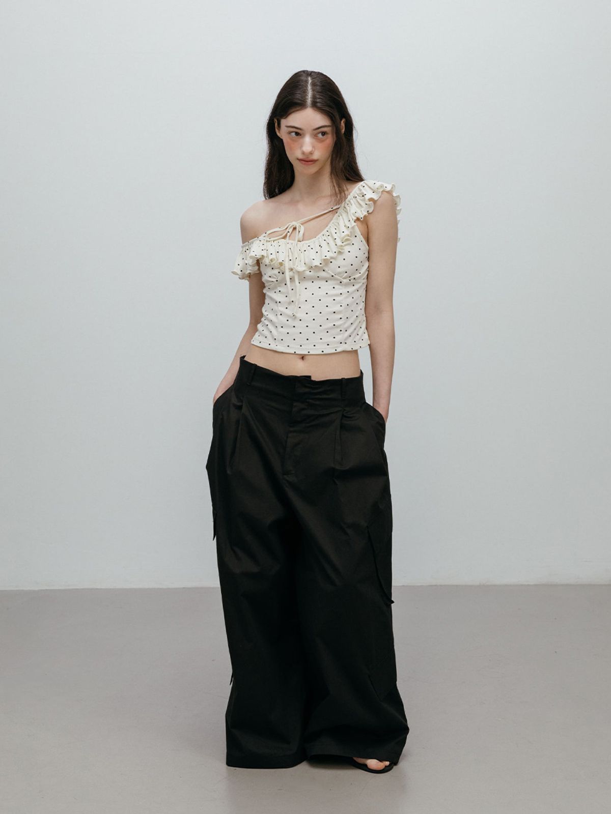 모이페어(MOIFAIRE) PINTUCK CARGO PANTS / BLACK