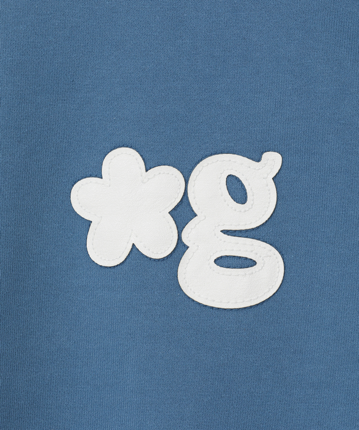 글런든(GRUNDEN) LEATHER PATCH SWEATSHIRT (VINTAGE BLUE)