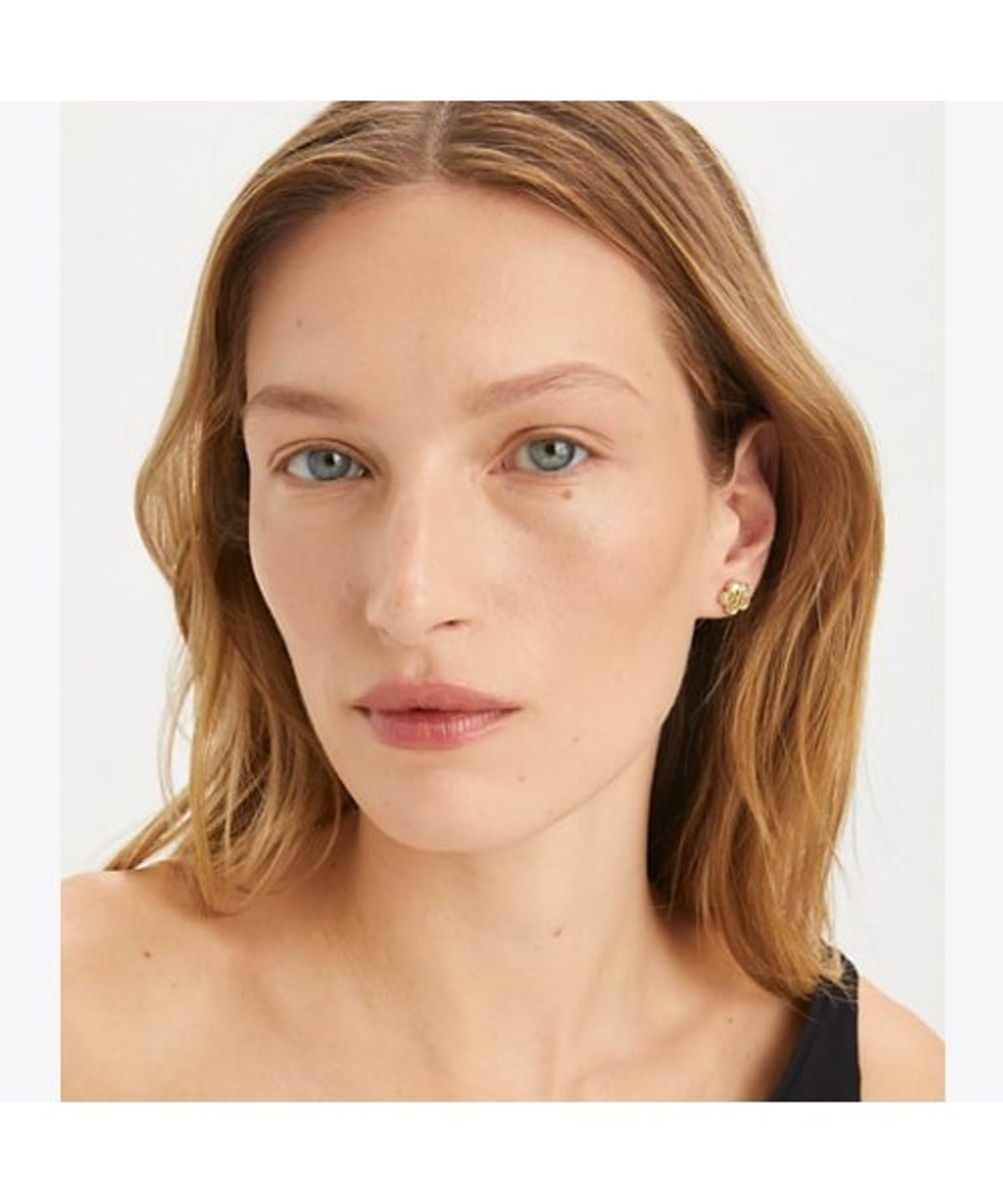 토리버치(TORYBURCH) 포겟 미 낫 마더 오브 펄 스터드 이어링 - 토리 골드 / 블루