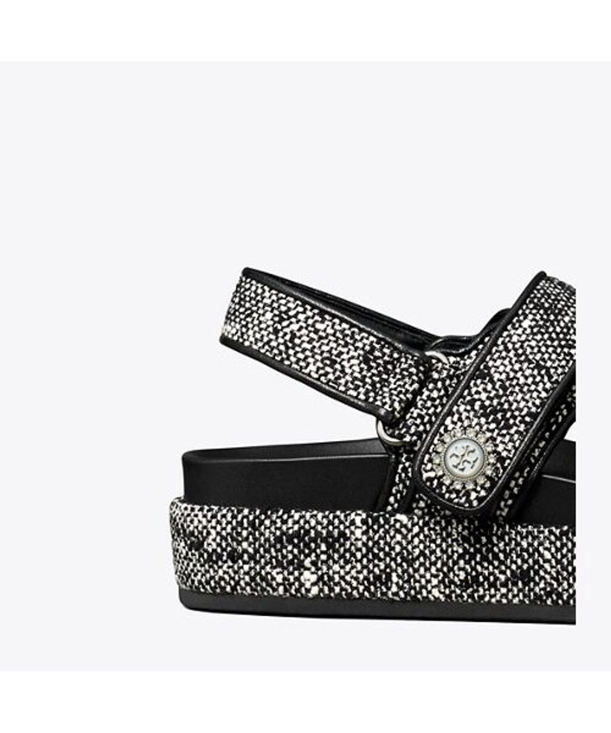 토리버치(TORYBURCH) 키라 엠벨리시드 스포츠 샌들 - 블랙