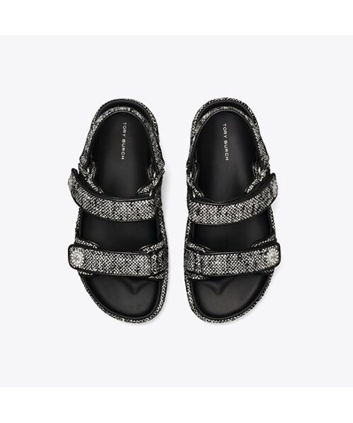 토리버치(TORYBURCH) 키라 엠벨리시드 스포츠 샌들 - 블랙