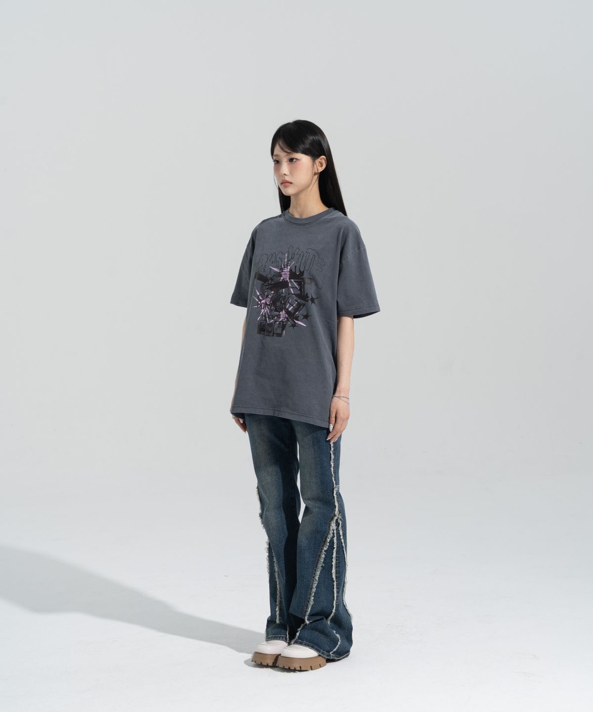 페이즈화이트(PHASEWHITE) [PHASE_5] CRASHED MEDIA PIGMENT DYED SHORTSLEEVES _PIGMENT CHARCOAL / 8802026-ST25