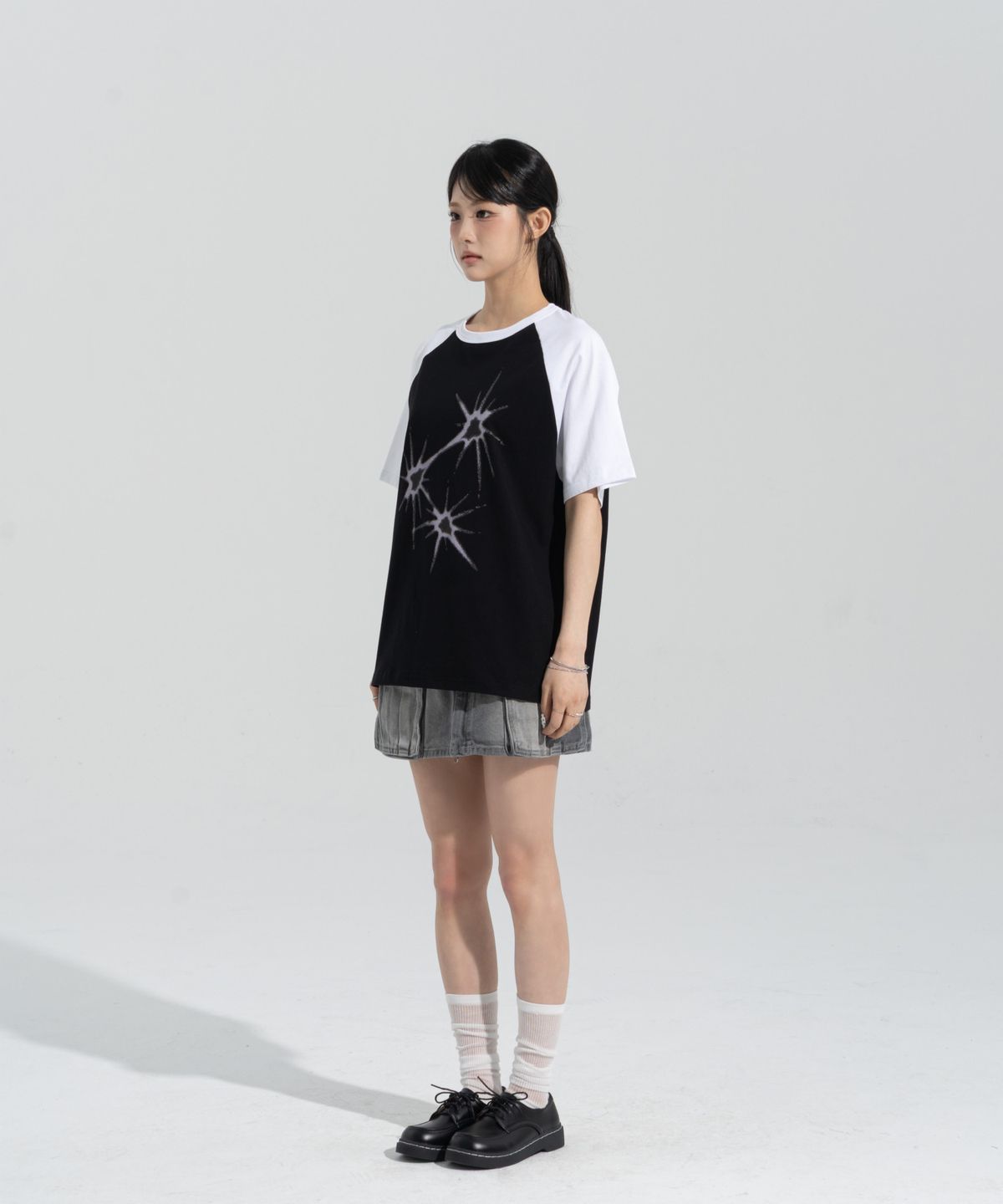 페이즈화이트(PHASEWHITE) [PHASE_5] FLARE RAGLAN SHORTSLEEVES _BLACK / 8802026-ST20