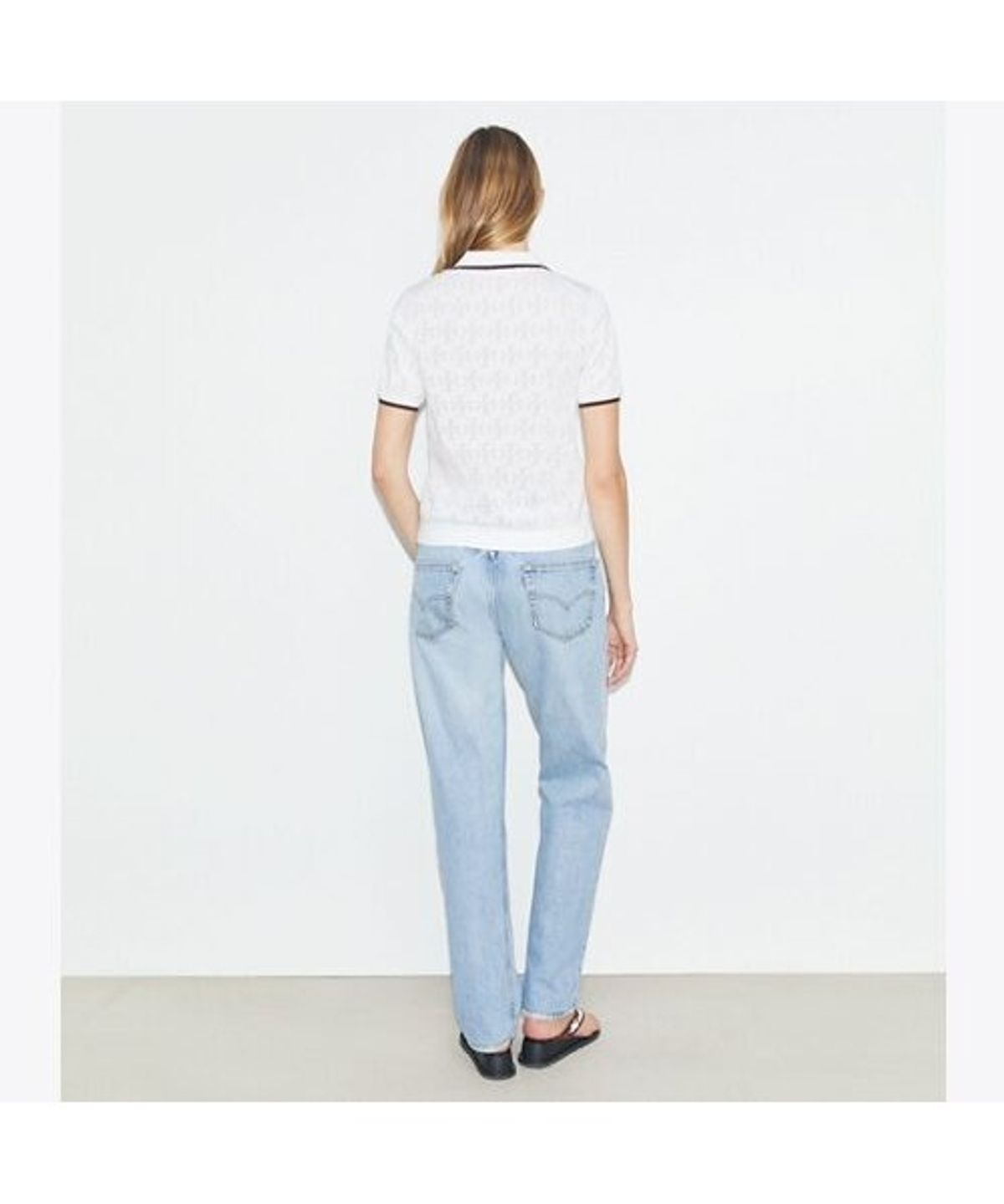 토리버치(TORYBURCH) 티 모노그램 코튼 포인텔 집 폴로 - 화이트 / 커피
