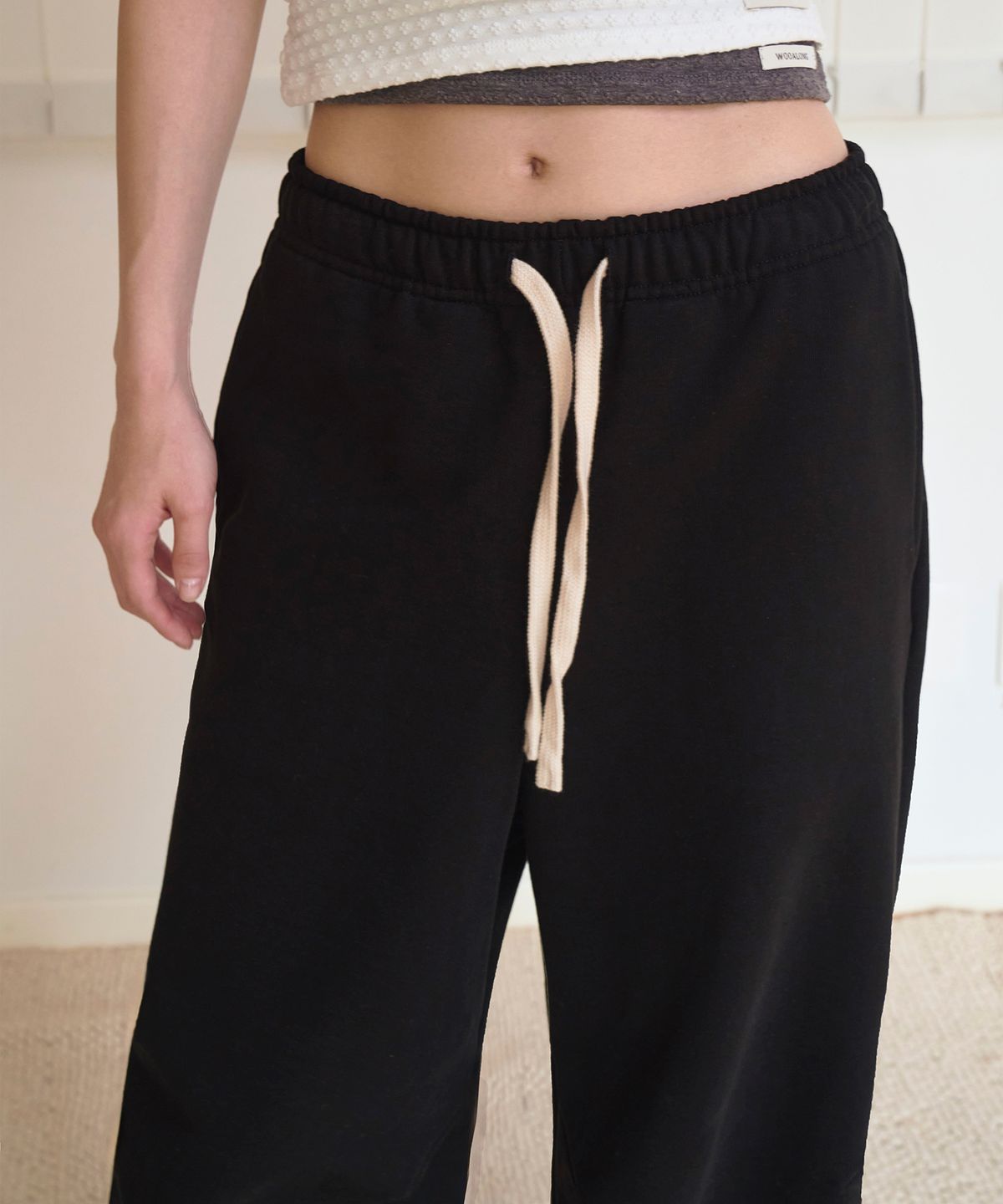 우알롱(WOOALONG) Balloon capri sweat pants -BLACK