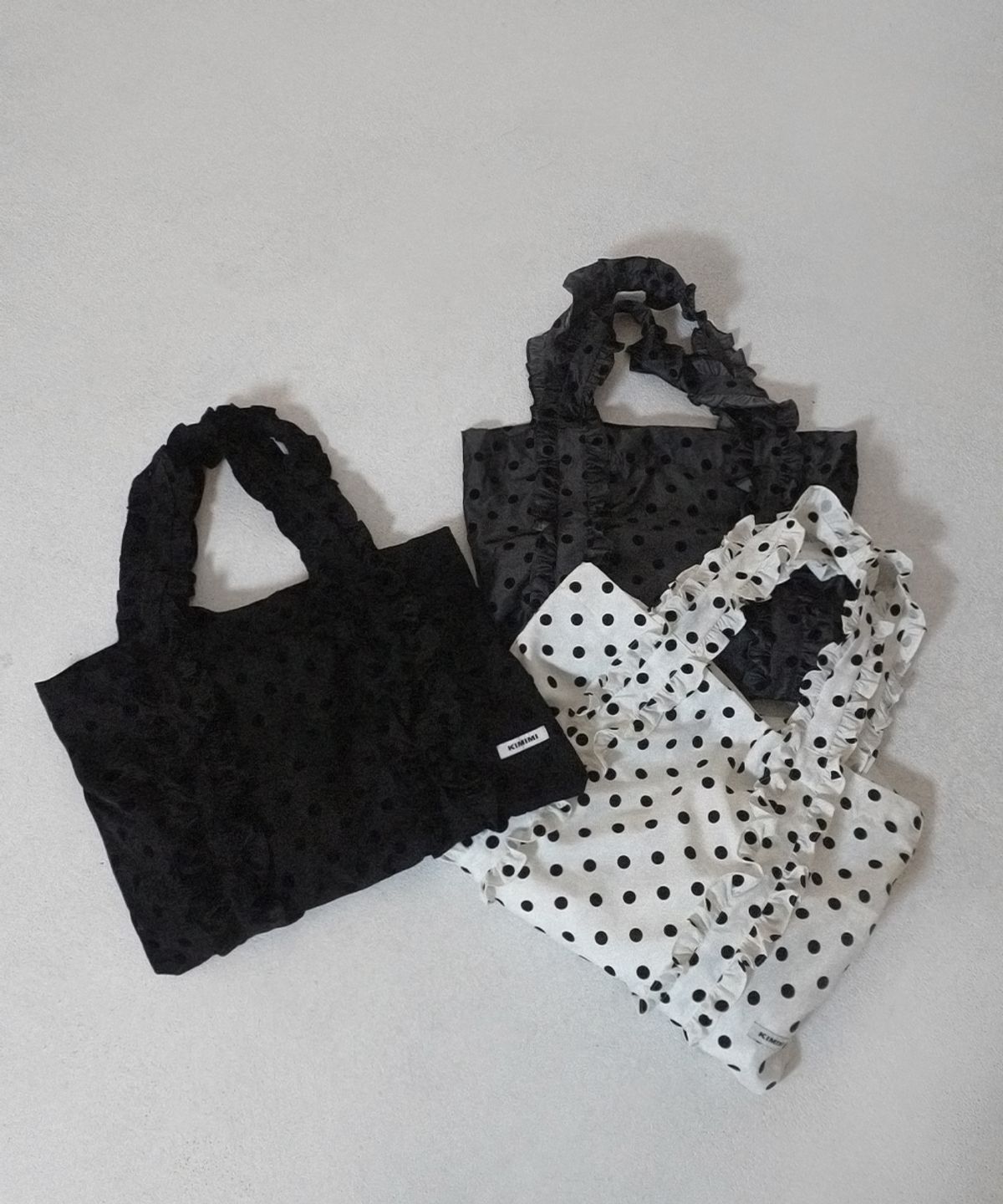 키미미(KIMIMI) 빅 프릴 도트 숄더백  화이트