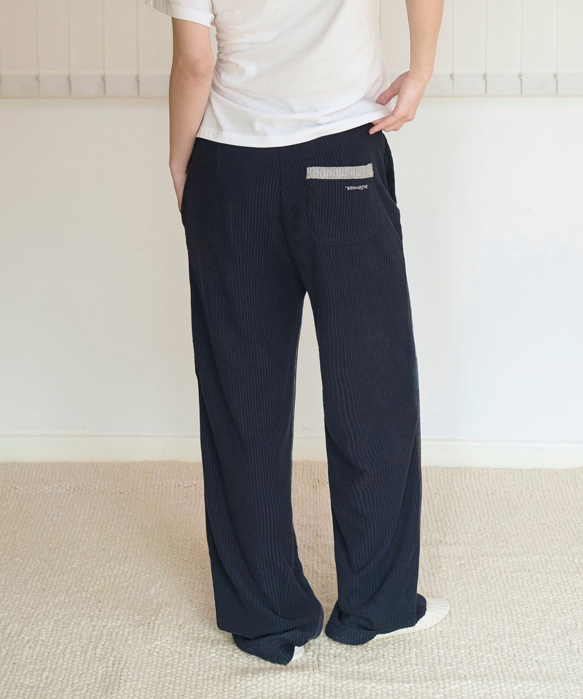 우알롱(WOOALONG) Stripe low-rise semi wide pants - NAVY