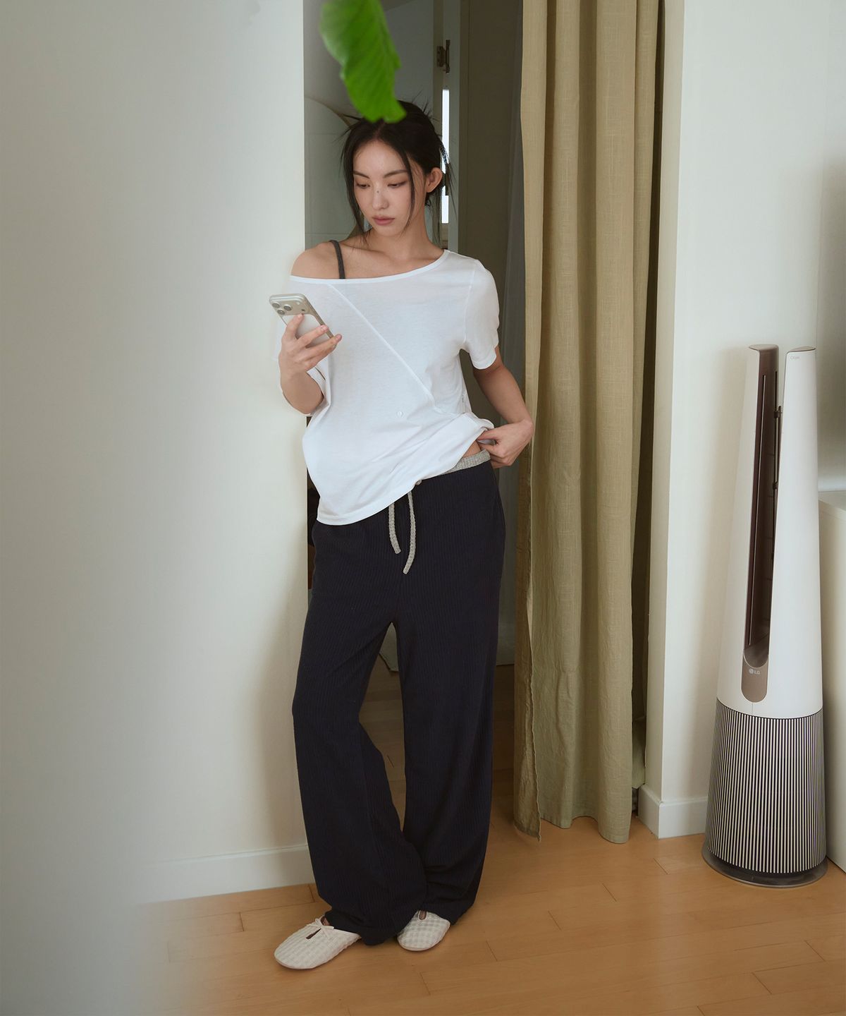 우알롱(WOOALONG) Stripe low-rise semi wide pants - NAVY