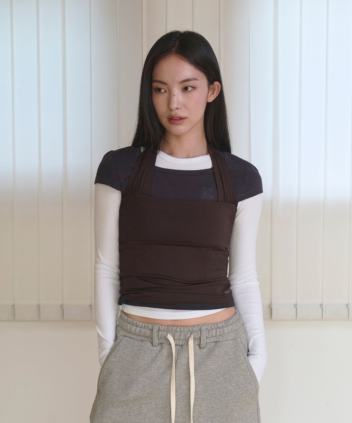 우알롱(WOOALONG) Active shirring halter neck sleeveless -BROWN