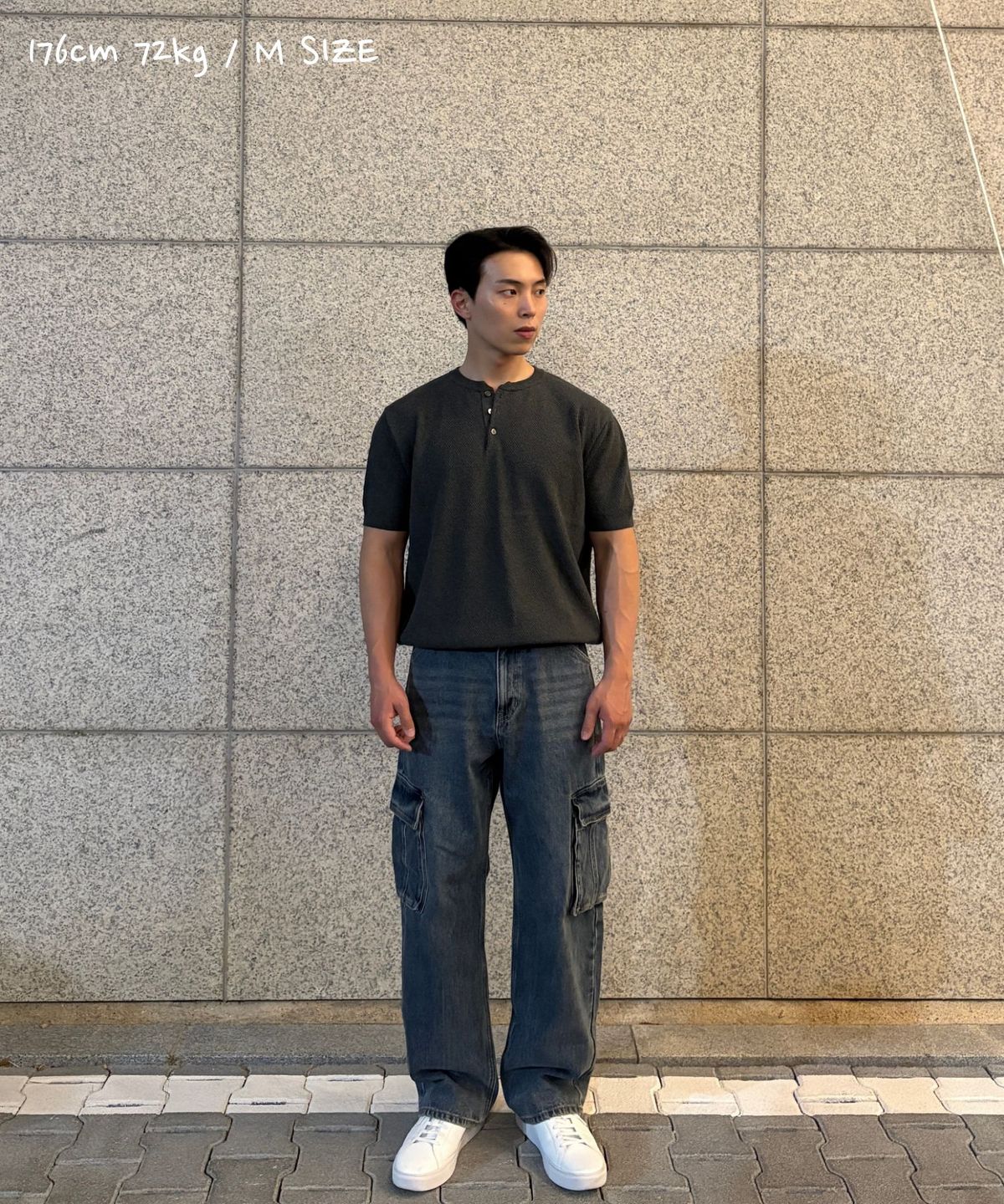 커즈넬로(CUZNELLO) 쿨 코튼 헨리넥 반팔 니트_차콜
