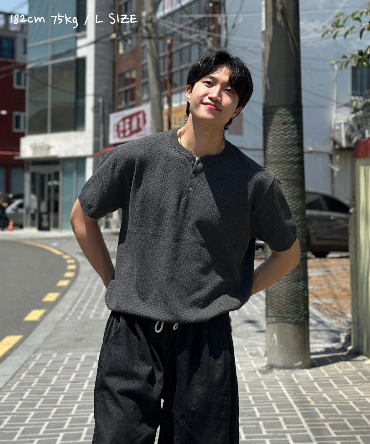 커즈넬로(CUZNELLO) 쿨 코튼 헨리넥 반팔 니트_차콜