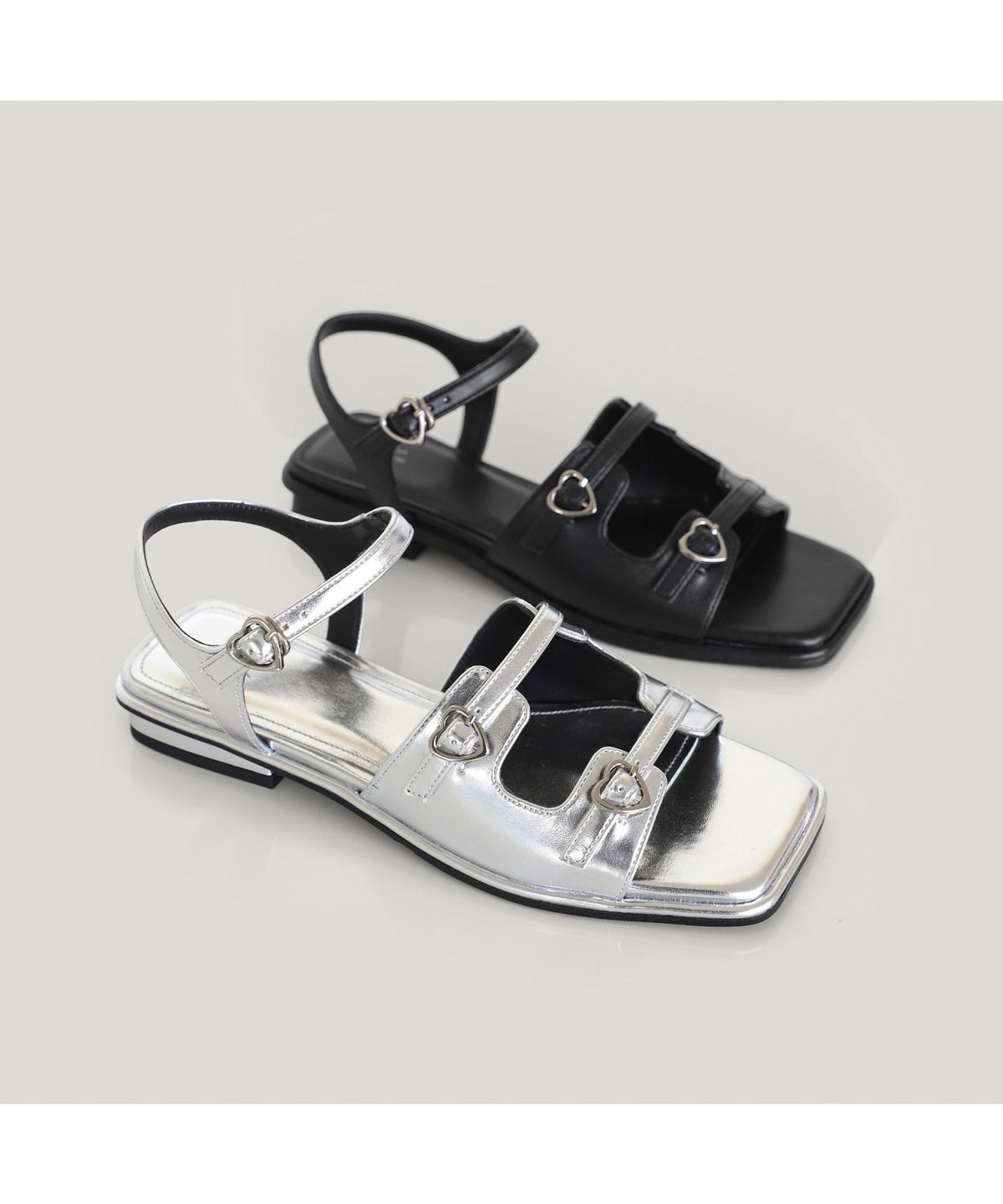 엘칸토(ELCANTO) 인텐스 여성 미니 버클 플랫 샌들 1.5cm LCWW04I626