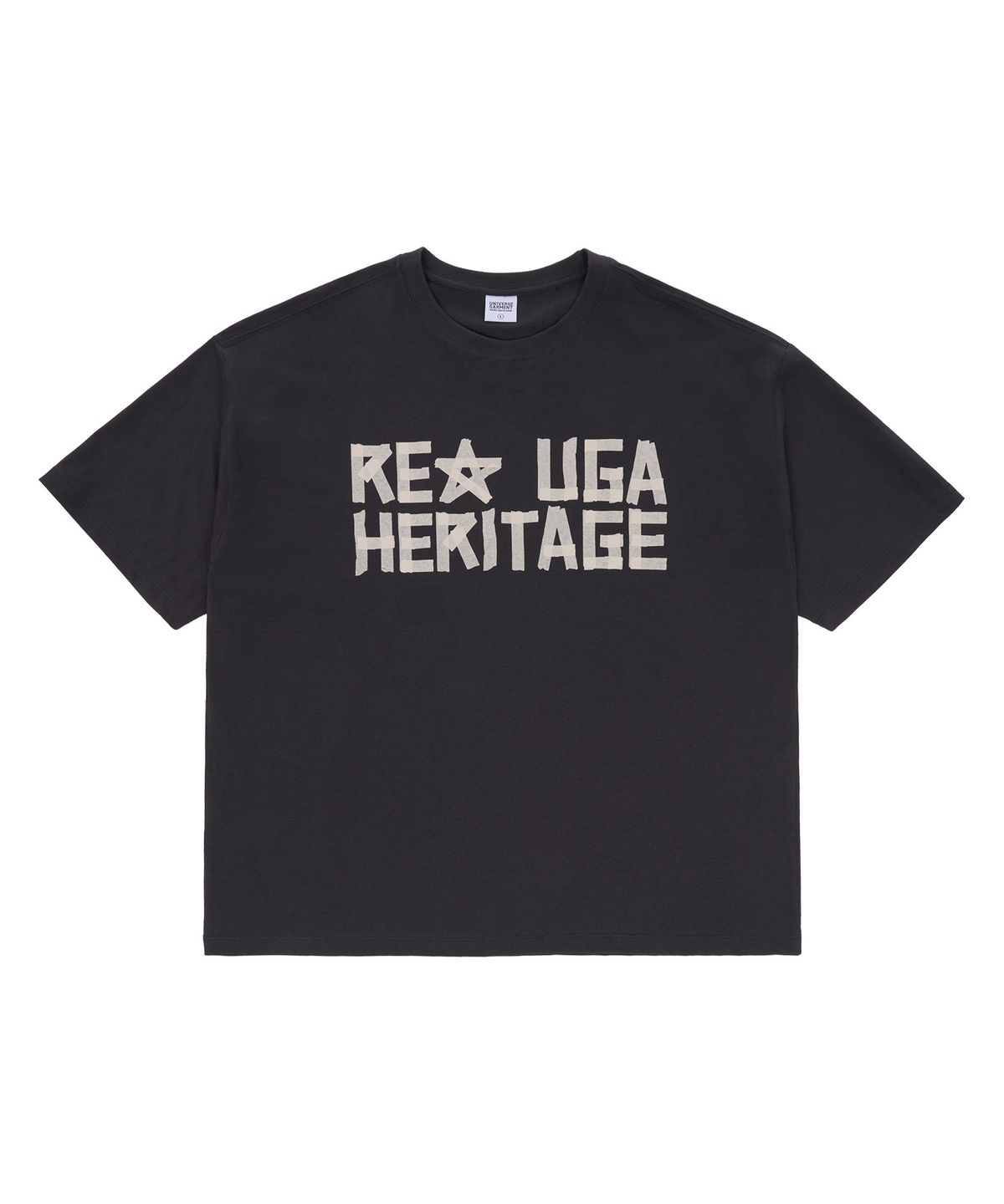 유니버스 가먼트(UNIVERSE GARMENT) 테이프 프린트 티셔츠_CHARCOAL
