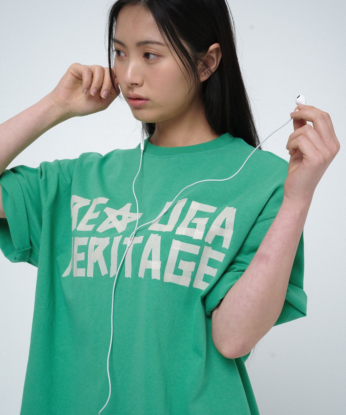 유니버스 가먼트(UNIVERSE GARMENT) 테이프 프린트 티셔츠_GREEN