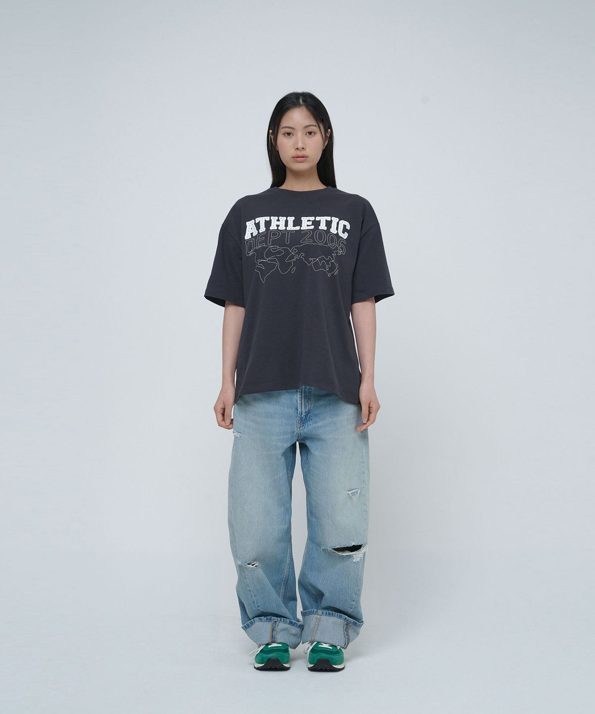 유니버스 가먼트(UNIVERSE GARMENT) DOT 싸인 티셔츠_CHARCOAL