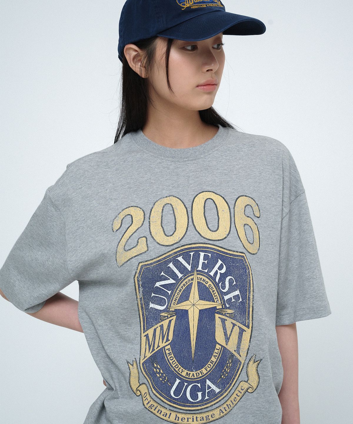 유니버스 가먼트(UNIVERSE GARMENT) HTG 엠블럼 티셔츠_MELANGE GREY