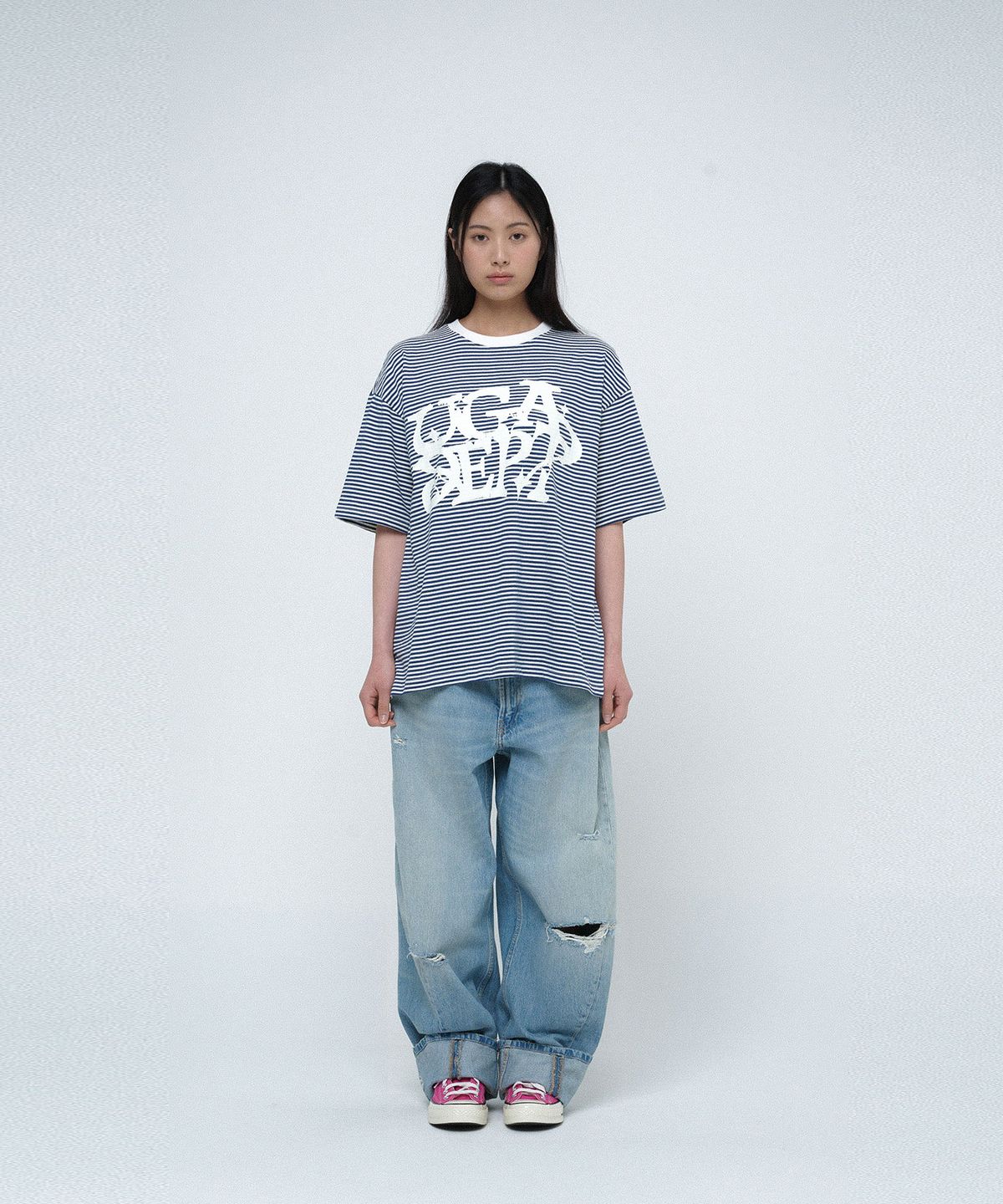 유니버스 가먼트(UNIVERSE GARMENT) 스트라이프 그래피티 티셔츠_NAVY