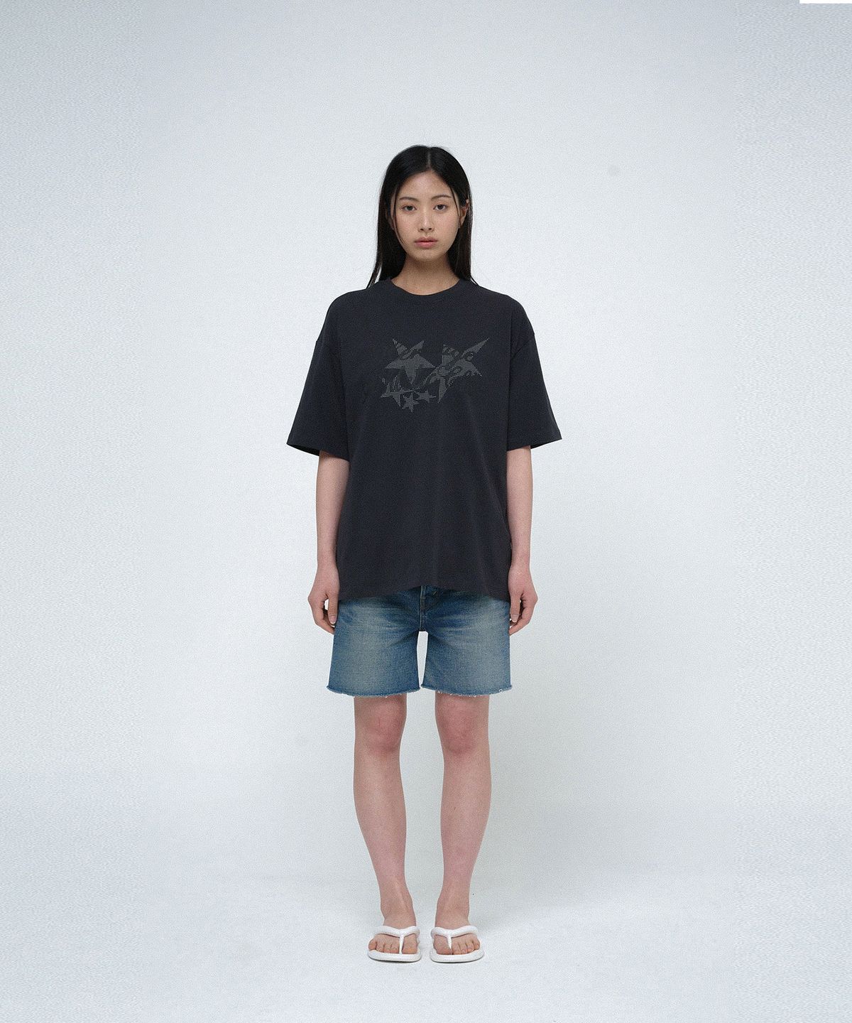 유니버스 가먼트(UNIVERSE GARMENT) HAC 프린트 티셔츠_CHARCOAL