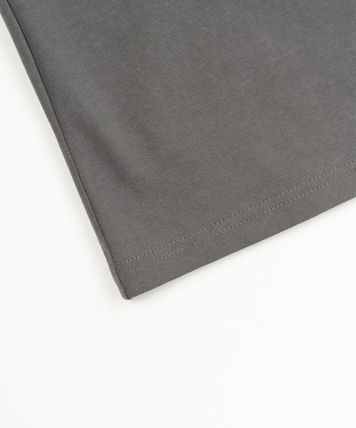 토피(TOFFEE) [S-XXL] 슬림 크롭 헨리넥 하프 티셔츠 (CHARCOAL)