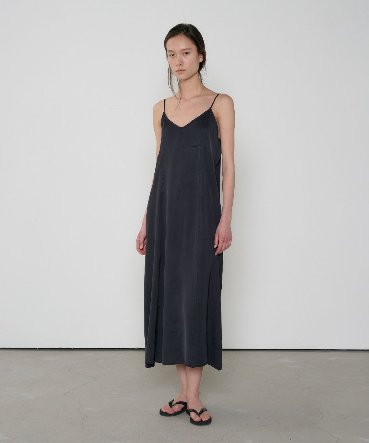 정감 스튜디오(JEONGGAM STUDIOS) Cut Off Sleeveless Long Dress_2 Color
