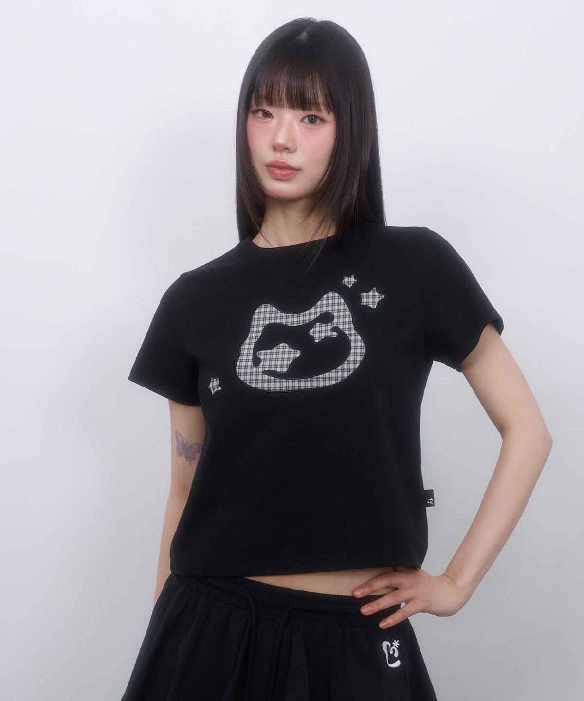 엘엠알(LMR) 캣 심볼 아플리케 반팔 티셔츠 BLACK