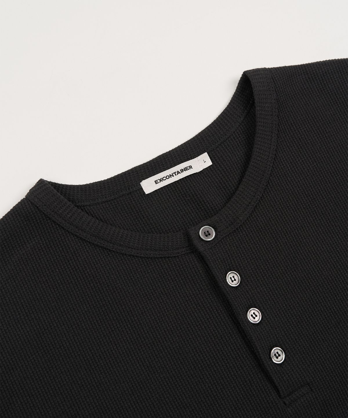 엑스컨테이너(EXCONTAINER) 헨리넥 와플 하프 슬리브 (BLACK)