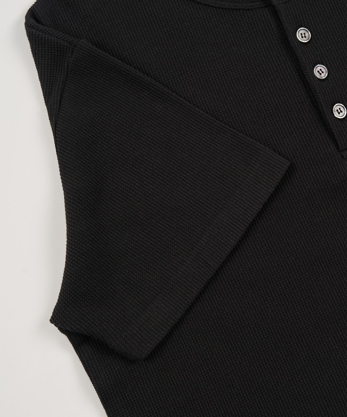 엑스컨테이너(EXCONTAINER) 헨리넥 와플 하프 슬리브 (BLACK)