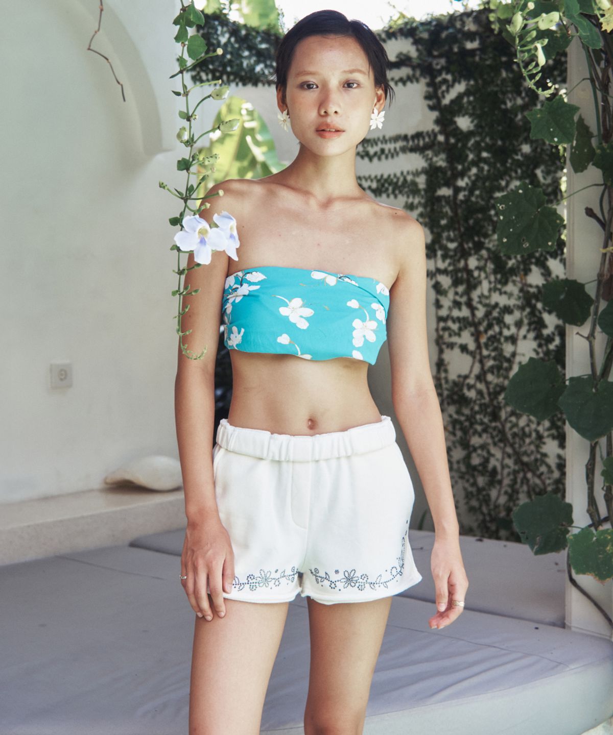 센토르(CENTAUR.KR) FLOWER NEEDLEWORK HOTFIX SHORTS_IVORY