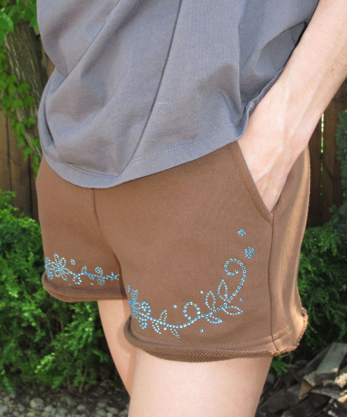 센토르(CENTAUR.KR) FLOWER NEEDLEWORK HOTFIX SHORTS_BROWN