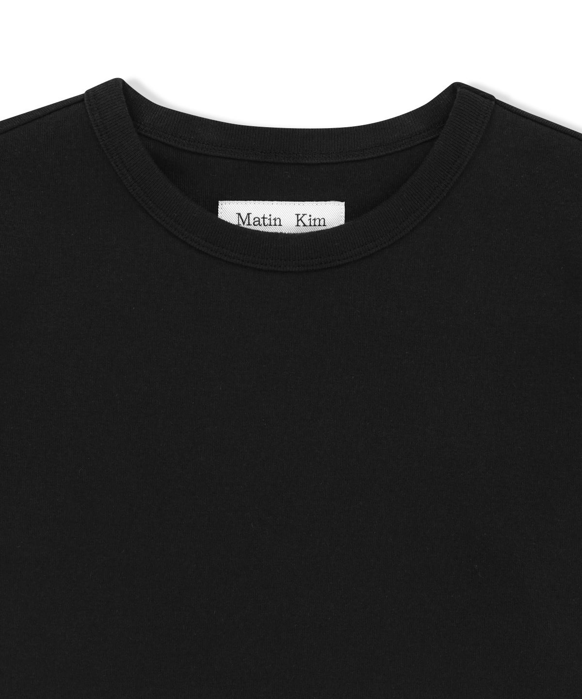 마뗑킴(MATIN KIM) LABEL DETAIL SLIM FIT TOP IN BLACK