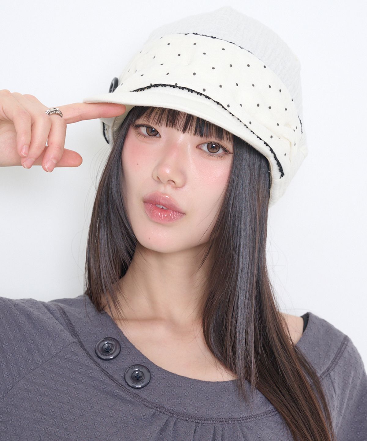 일리고(ILLIGO) 도트 버튼 뉴스보이 캡 아이보리