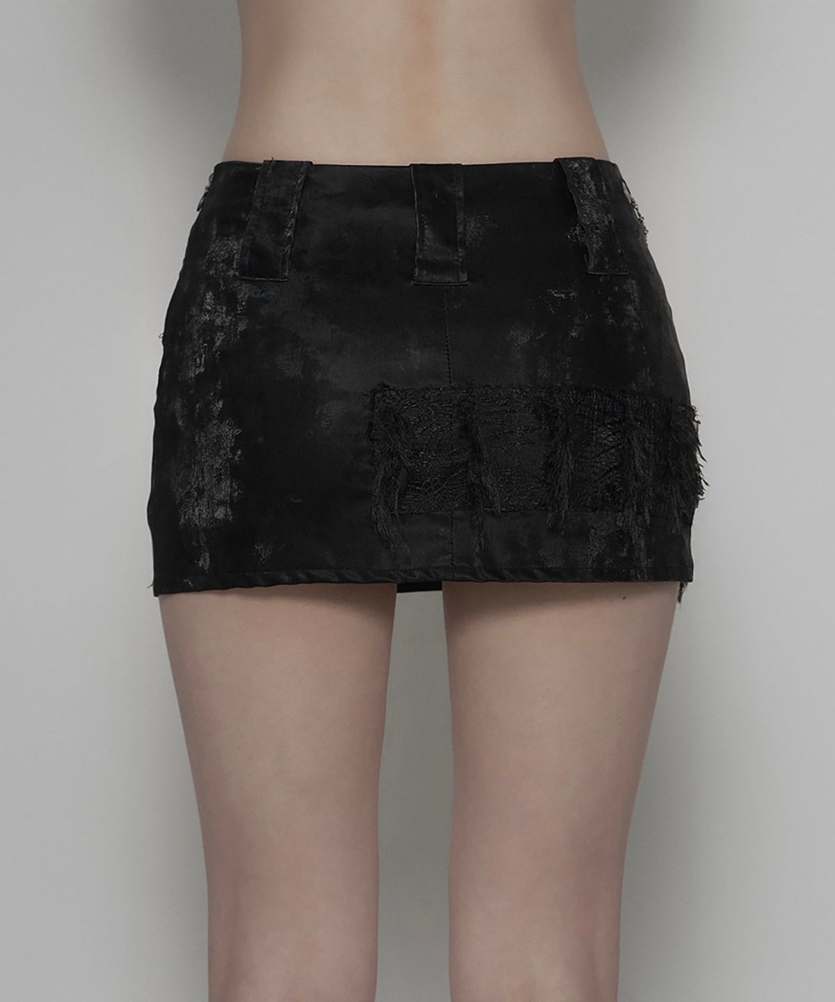 쇠아(SØAR) Lace Leather Chain Short Skirt