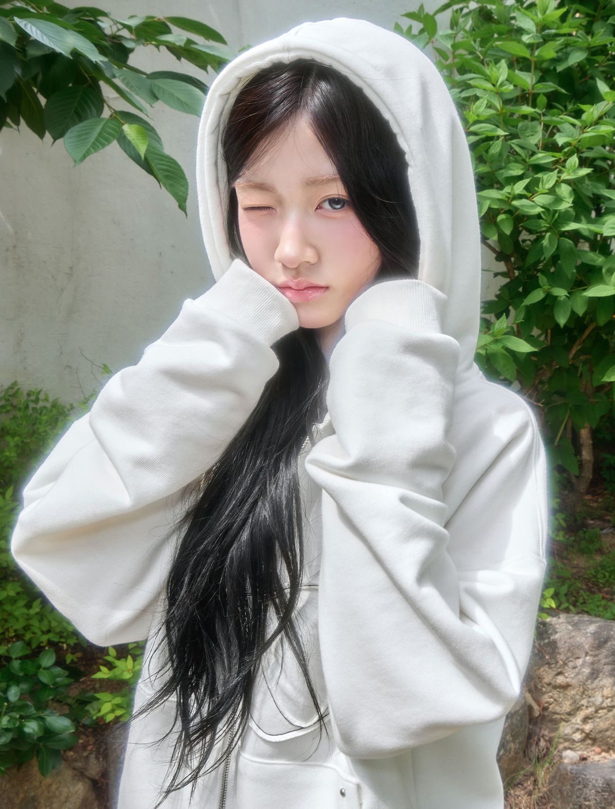 루프(LOOXP) 리벳 아플리케 오버핏 후드집업 아이보리