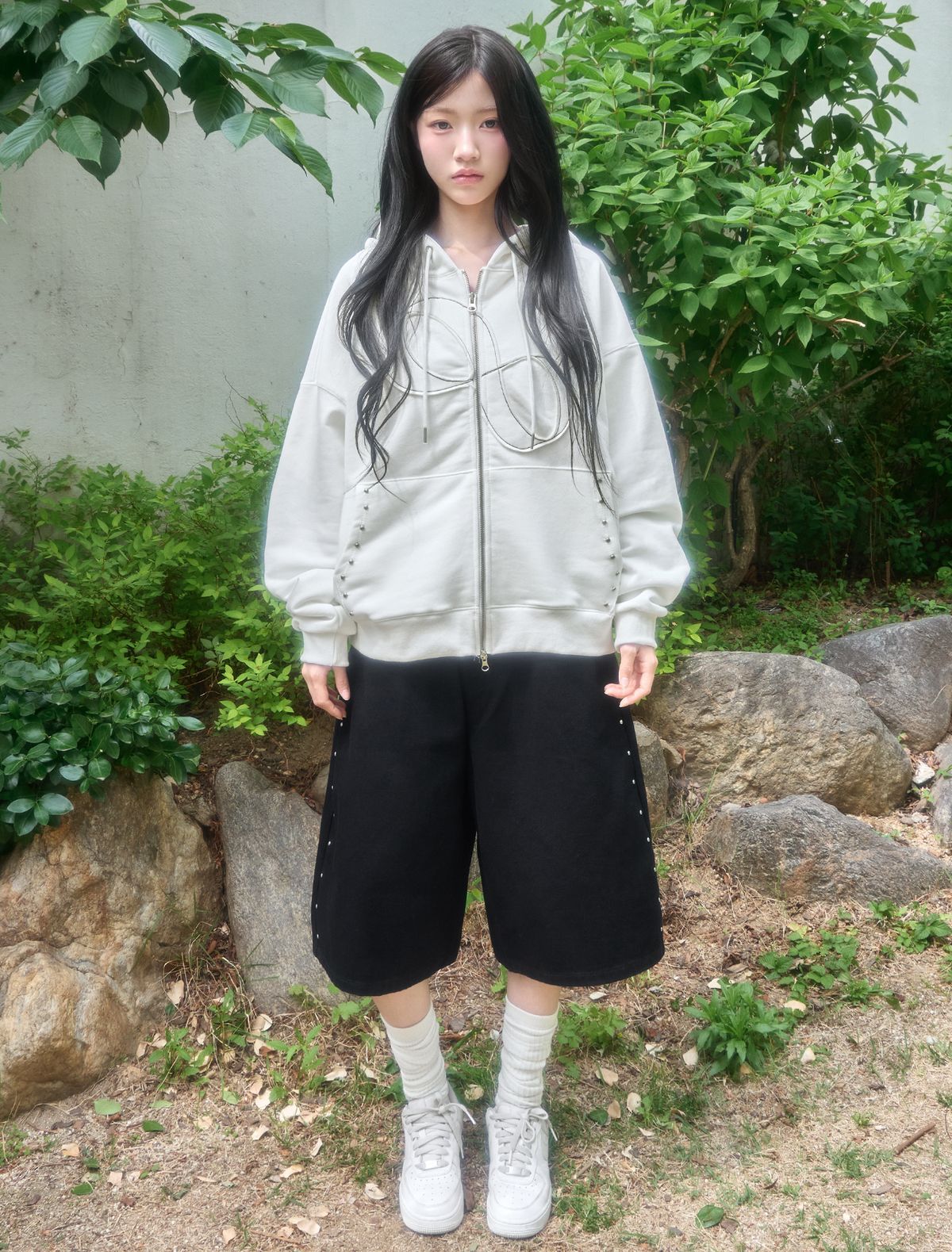 루프(LOOXP) 리벳 아플리케 오버핏 후드집업 아이보리