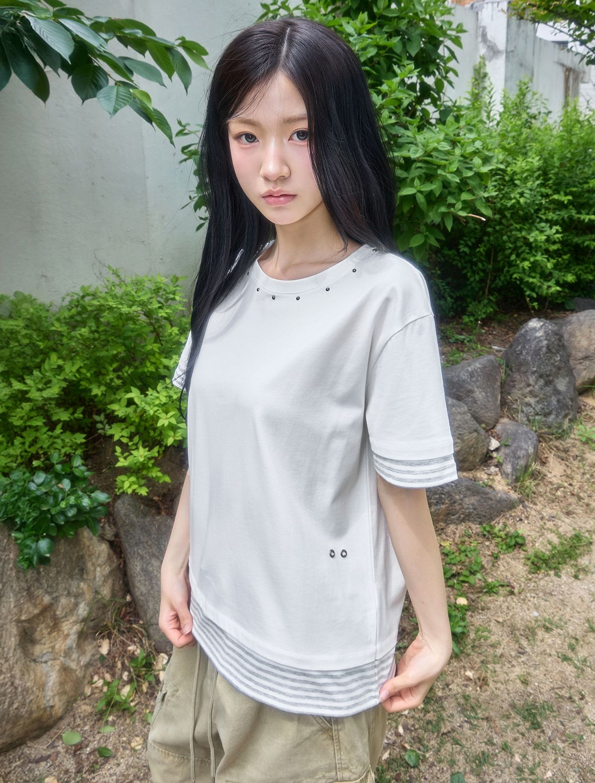 루프(LOOXP) 리벳 스트라이프 레이어드 일체형 반팔티 아이보리