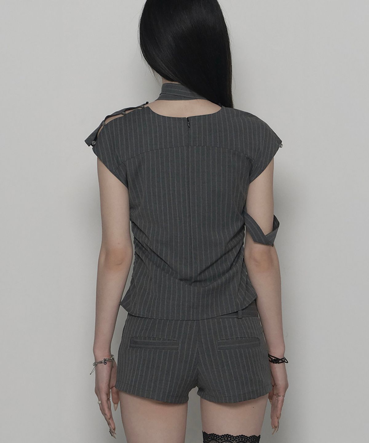 쇠아(SØAR) Stripe Slit Race Blouse (GRAY)