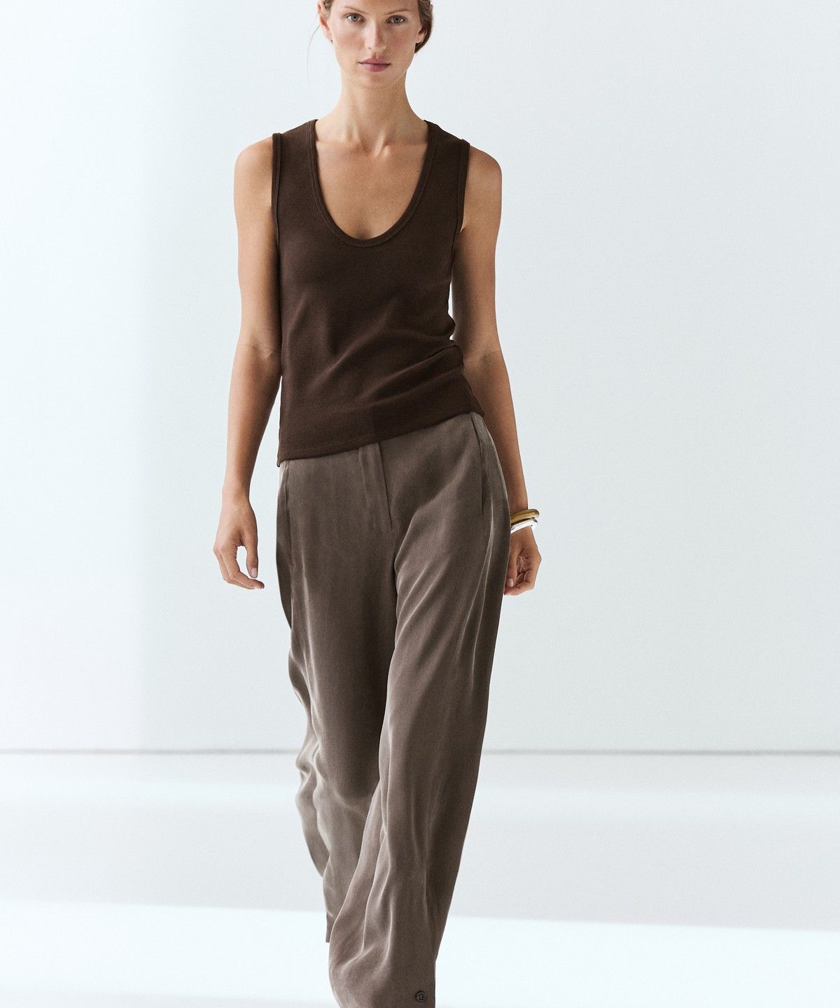 마시모두띠(MASSIMO DUTTI) 코튼 브이넥 탑