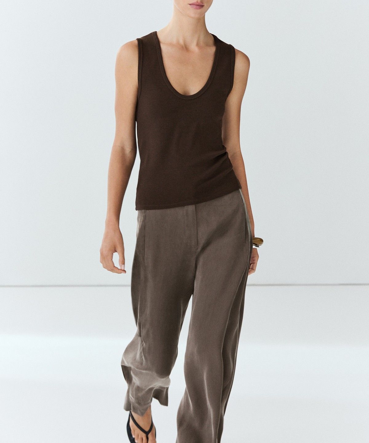 마시모두띠(MASSIMO DUTTI) 코튼 브이넥 탑