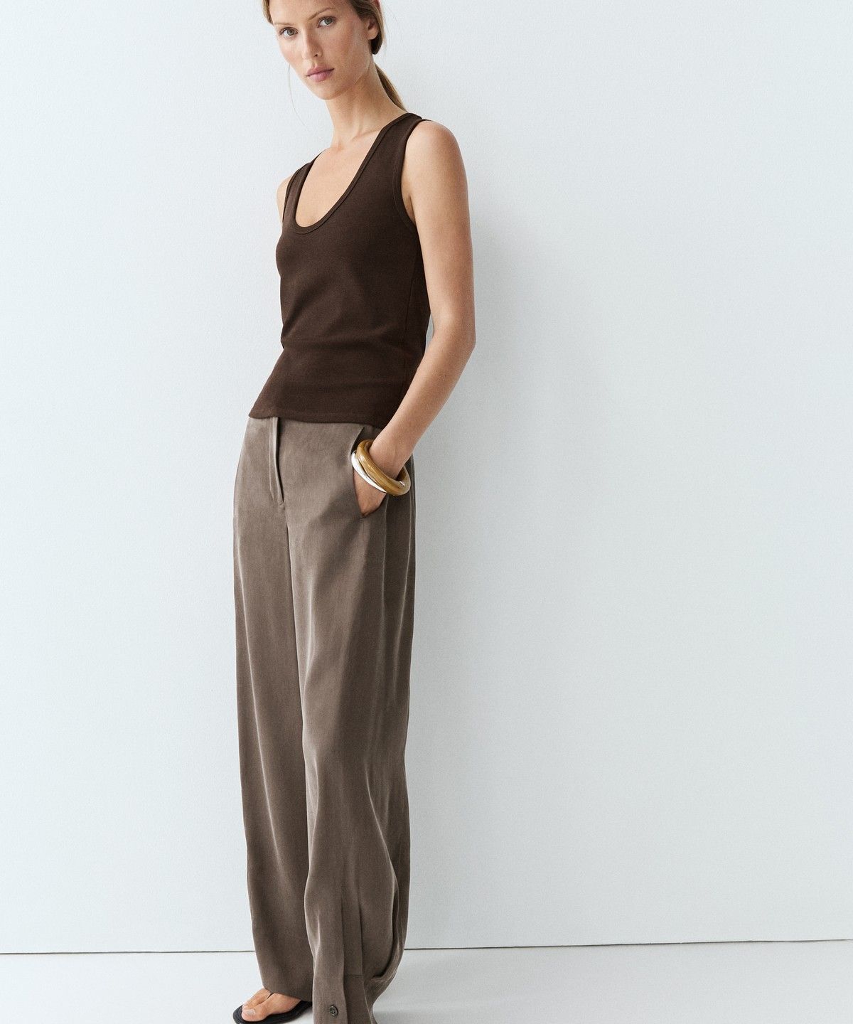 마시모두띠(MASSIMO DUTTI) 코튼 브이넥 탑