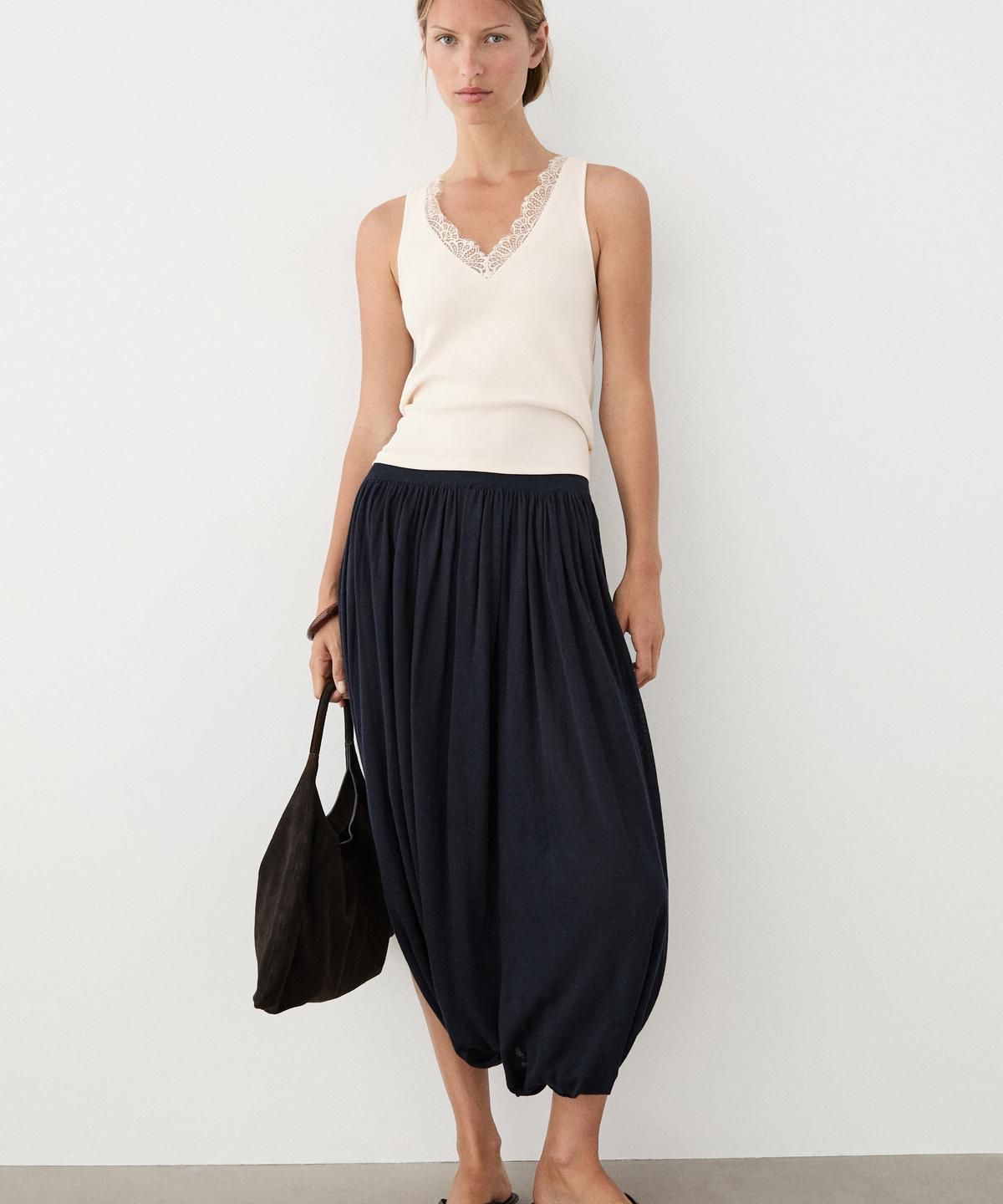 마시모두띠(MASSIMO DUTTI) 레이스 디테일 브이넥 탑