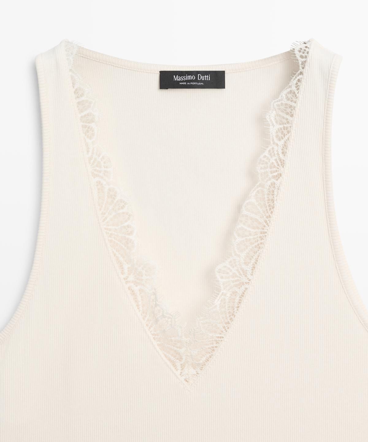 마시모두띠(MASSIMO DUTTI) 레이스 디테일 브이넥 탑