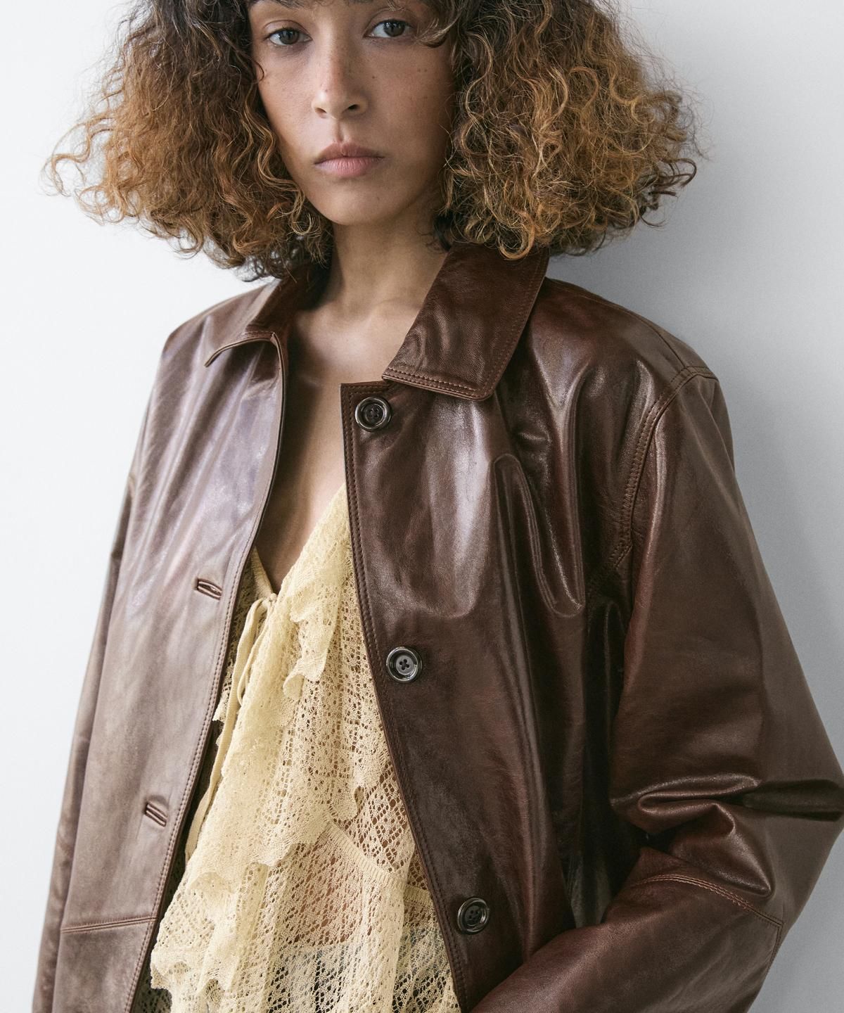 마시모두띠(MASSIMO DUTTI) 포켓 디테일 나파 레더 재킷