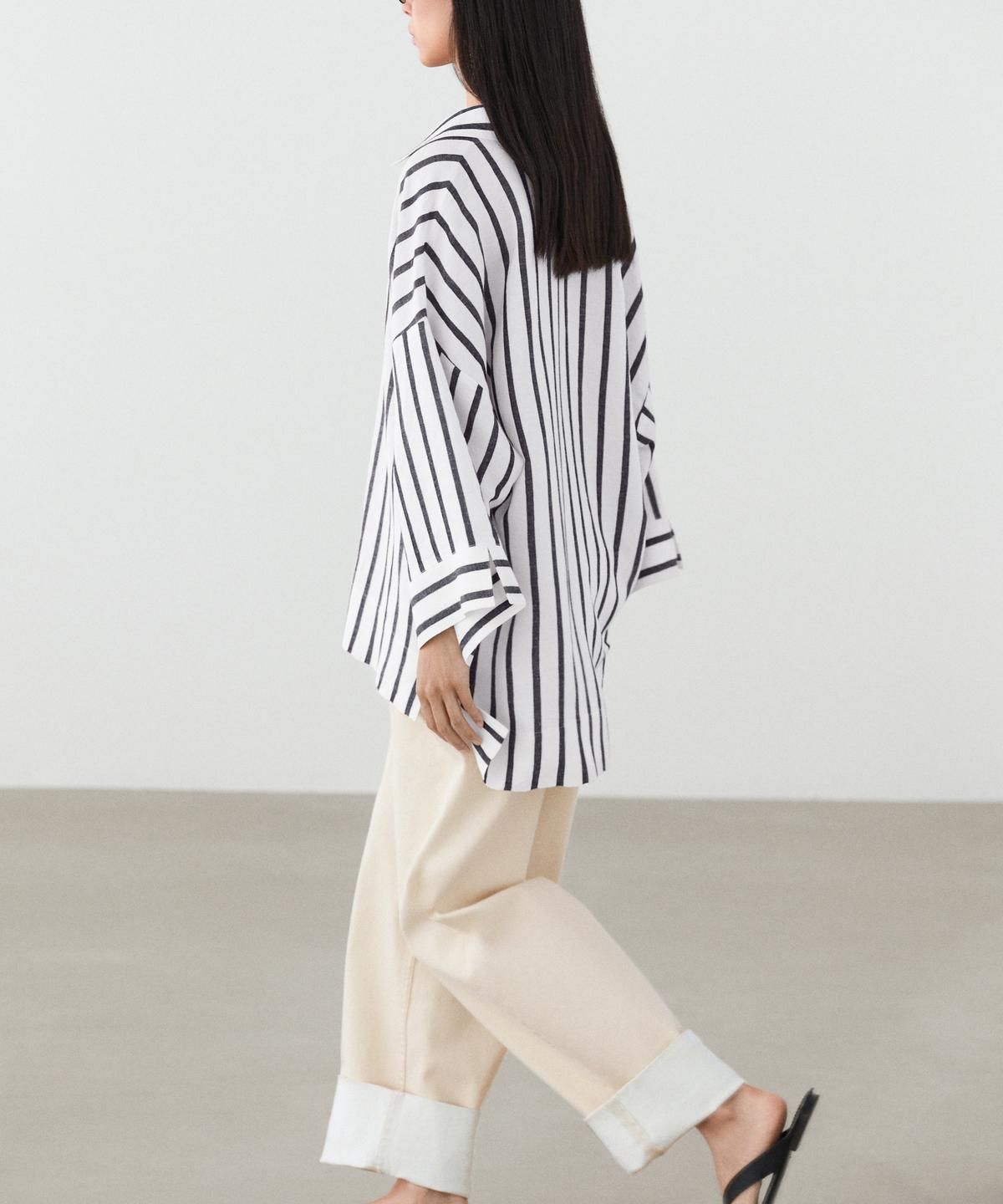 마시모두띠(MASSIMO DUTTI) 오버사이즈 스트라이프 리넨 블렌드 셔츠